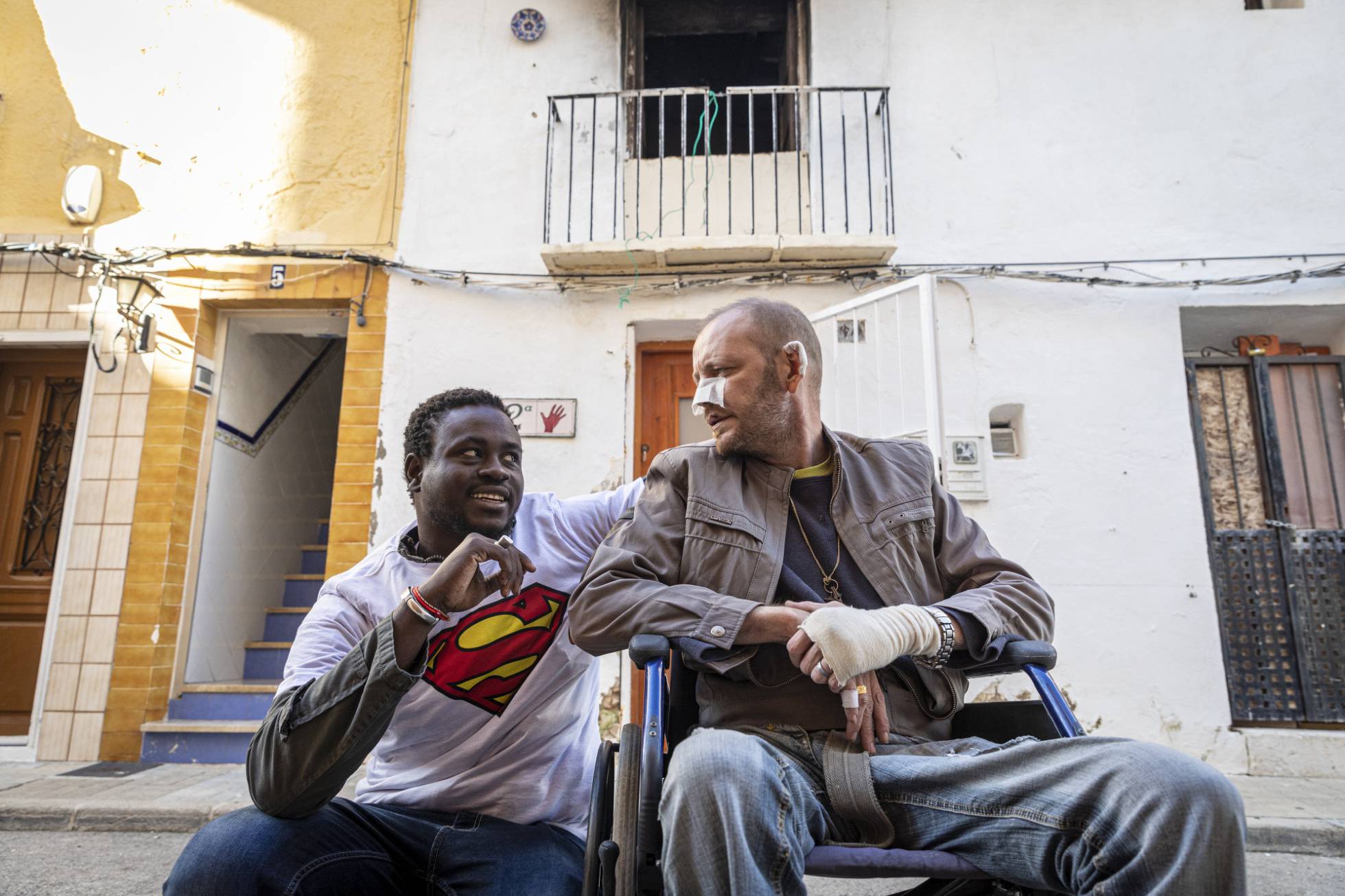 Straatverkoper redt invalide Spanjaard uit brandend huis 10