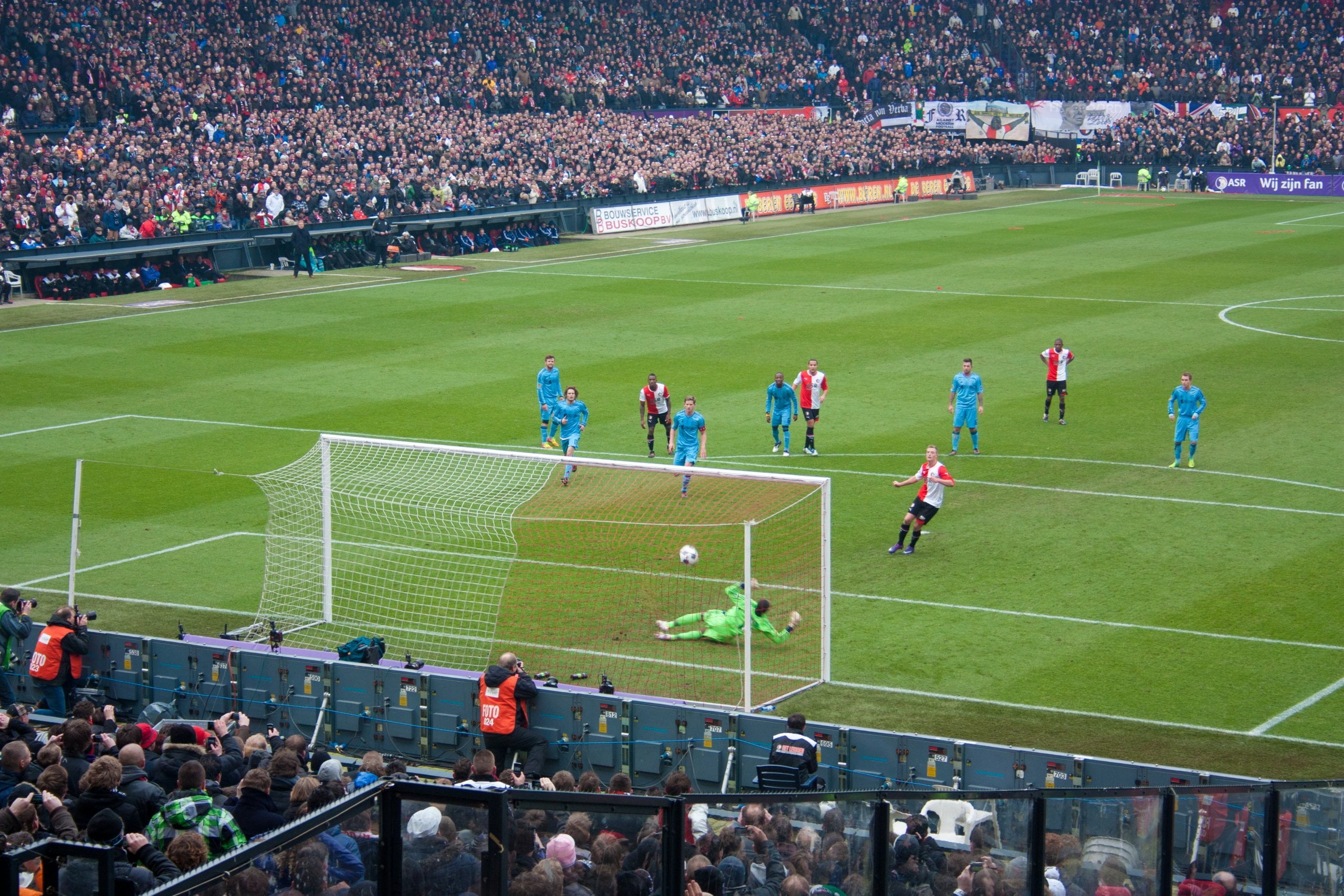 Ajax- en Feijenoordfans topscoorders in boeteklassement 10