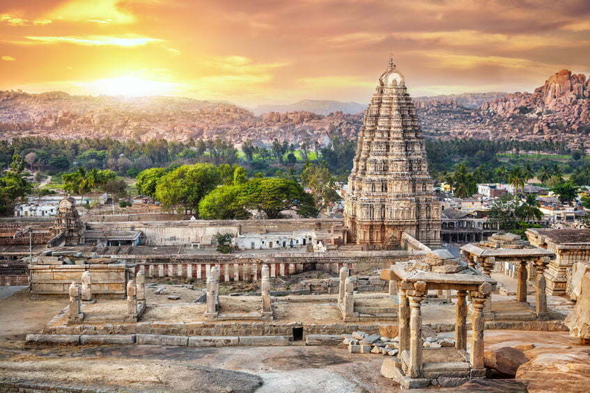 Virupaksha tempel uitzicht vanaf Hemakuta heuvel