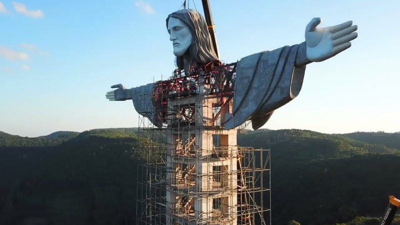 Video: Brazilië bouwt nieuw mega standbeeld van Jezus 12
