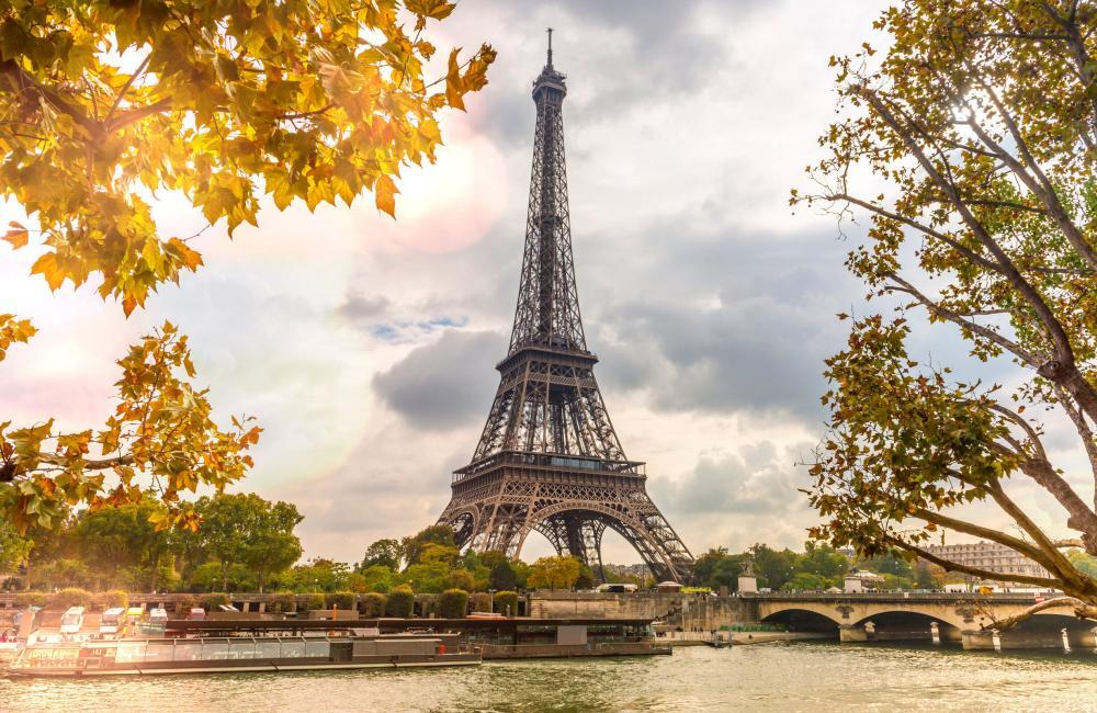 Video: Man steekt Seine over op 70 meter hoogte vanaf de Eiffeltoren 14