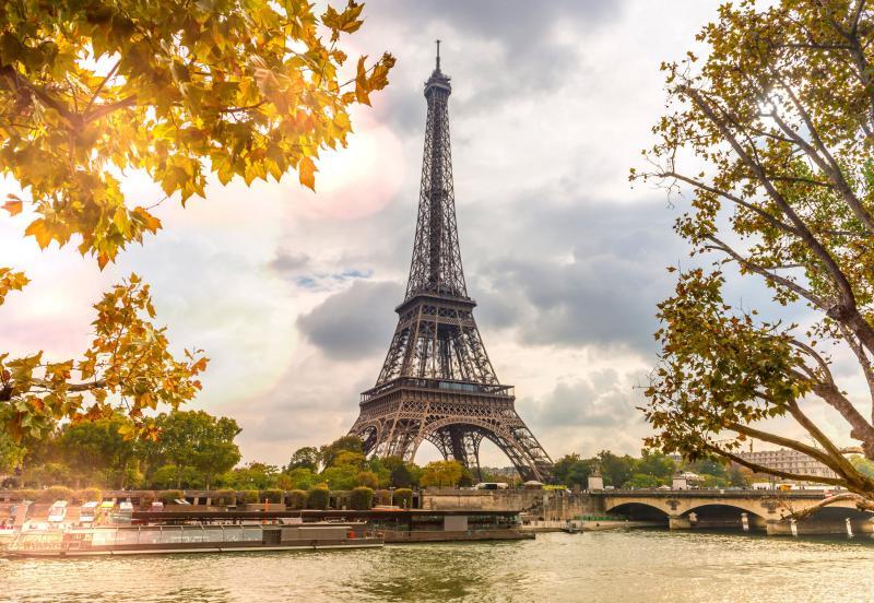 Video: Man steekt Seine over op 70 meter hoogte vanaf de Eiffeltoren 12