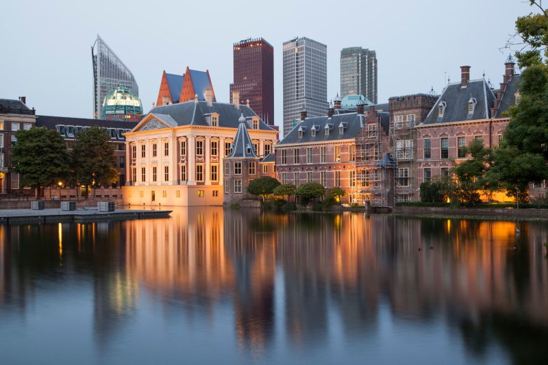 Krijgt Nederland een extraparlementair kabinet en wat is dat eigenlijk
