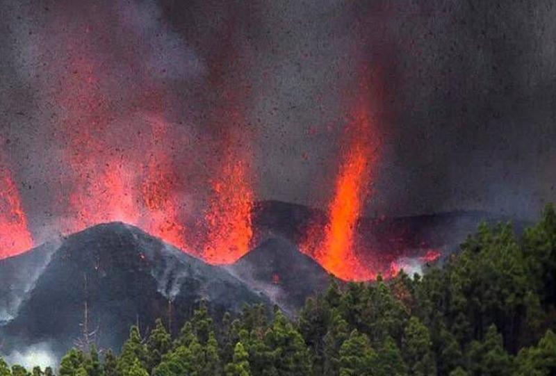 Weer een vulkaan uitgebarsten in Europa 9