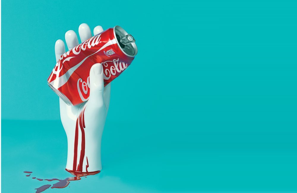 Man sterft nadat hij in 10 minuten een hele fles Coca Cola leegdrinkt 14