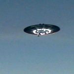(Video) Passagier van vliegtuig filmt scherpste beelden van UFO ooit! 17