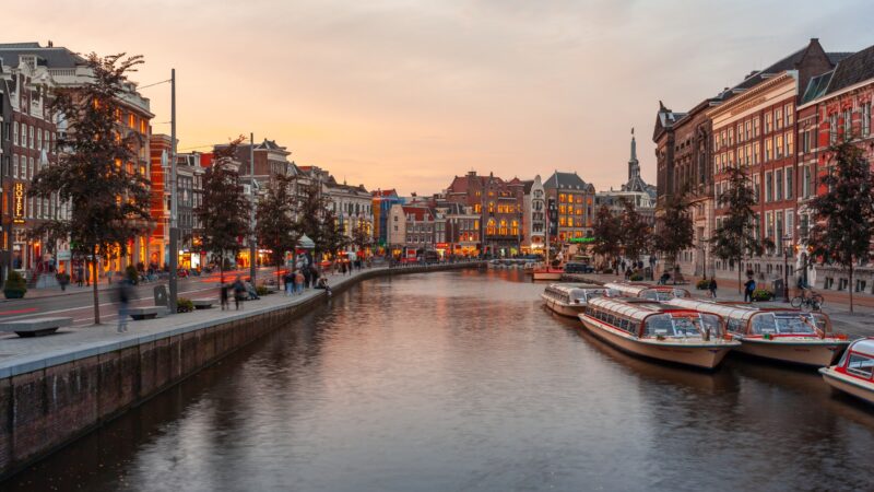 Amsterdam bekijken vanaf de andere kant? Plan een rondvaart 46