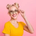 Dit zijn de meest opvallende brillentrends van 2025 26