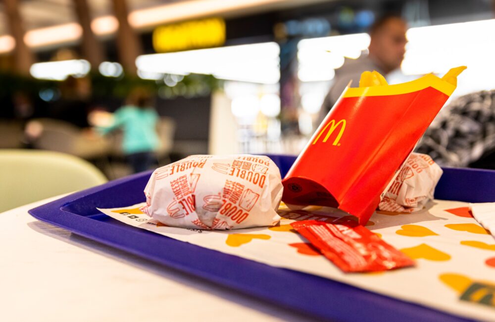 Vroege toeslag op plastic verpakkingen bij McDonald's leidt tot onrust onder klanten 11