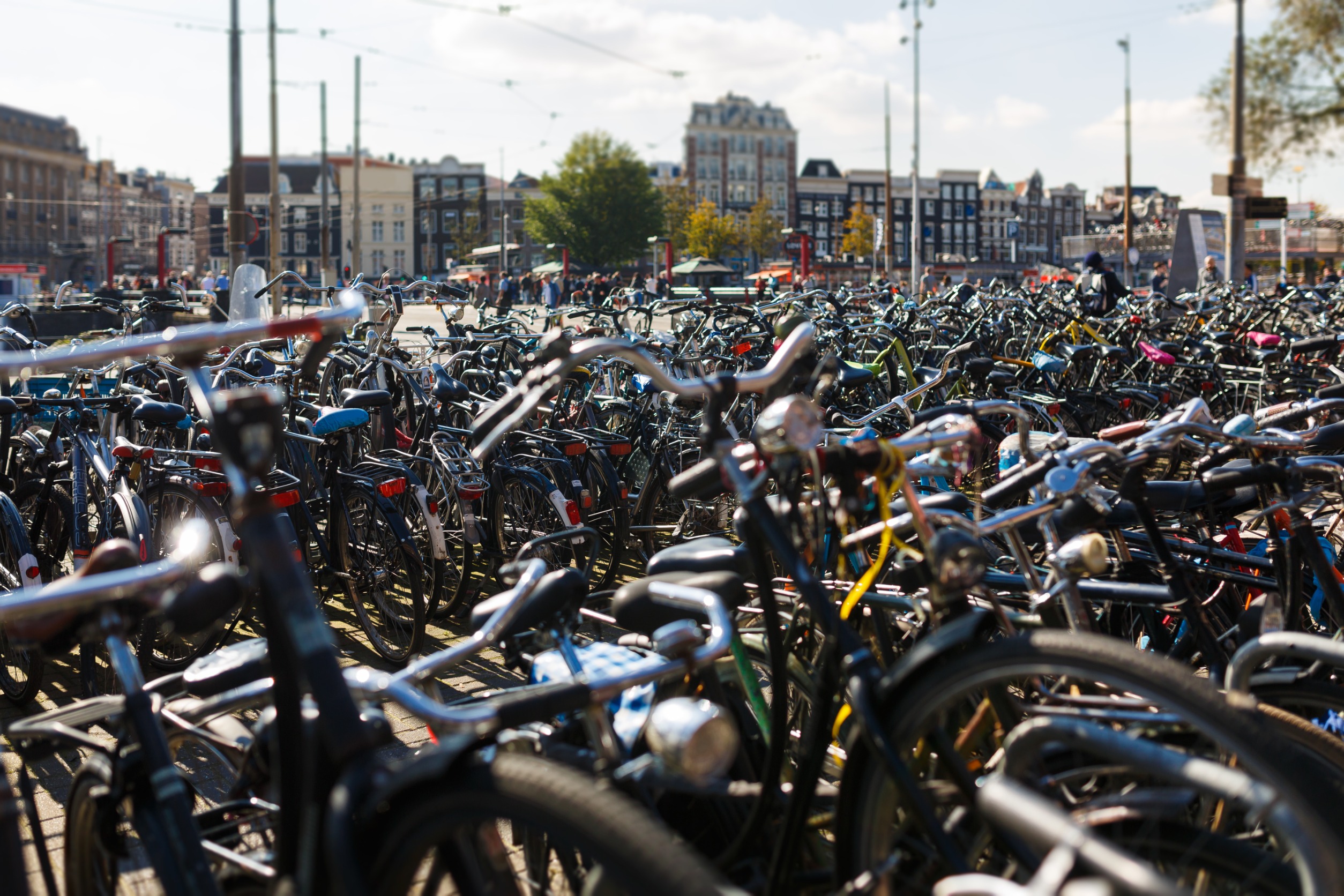 Fietsen: het Nederlandse symbool van vrijheid en duurzaamheid. Waar elk pad leidt naar avontuur en de fiets meer is dan vervoer; het is een levenswijze.
