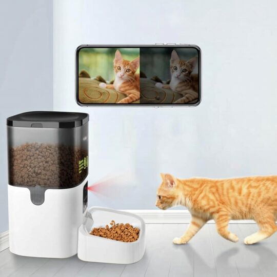 Voer je huisdier op afstand en kijk live mee via de app 17